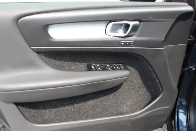 2021 Volvo XC40 Momentum photo 13