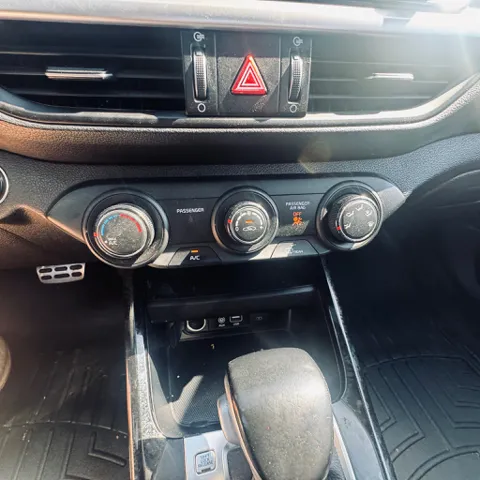 2021 Kia Forte GT - Photo 13