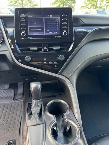 2021 Toyota Camry SE - Photo 10