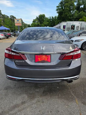 2017 Honda Accord LX - Photo 4
