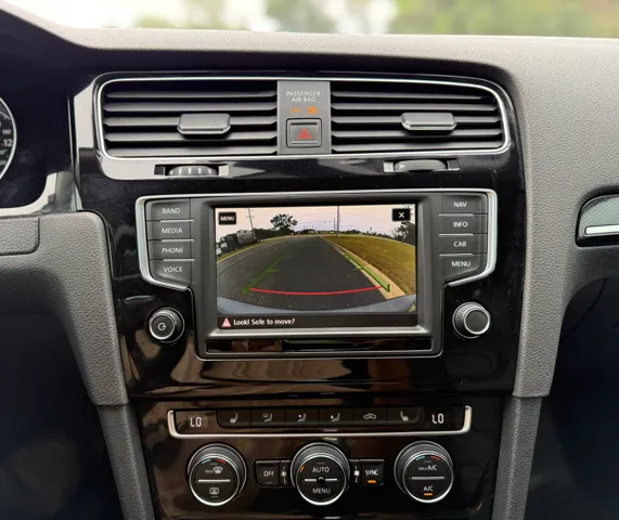 2017 Volkswagen Golf SportWagen 28