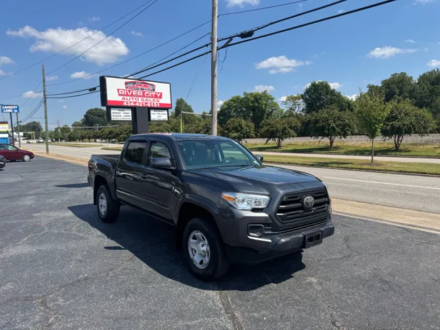 2019 Toyota Tacoma SR's photo