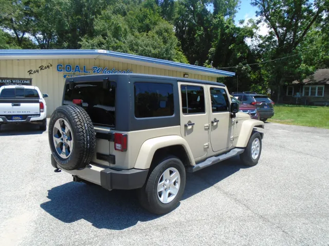2017 Jeep Wrangler Unlimited Sahara - Photo 2