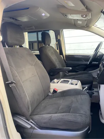 2012 Chrysler Town & Country Touring - Photo 9