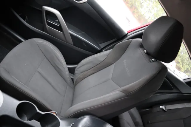 2016 Hyundai Veloster Base photo 16