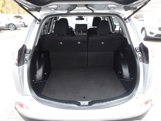 2018 Toyota RAV4 LE photo 7