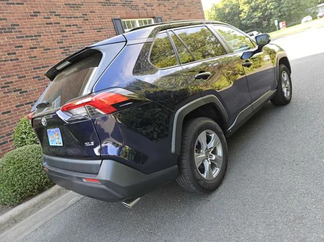2022 Toyota RAV4 XLE photo 5