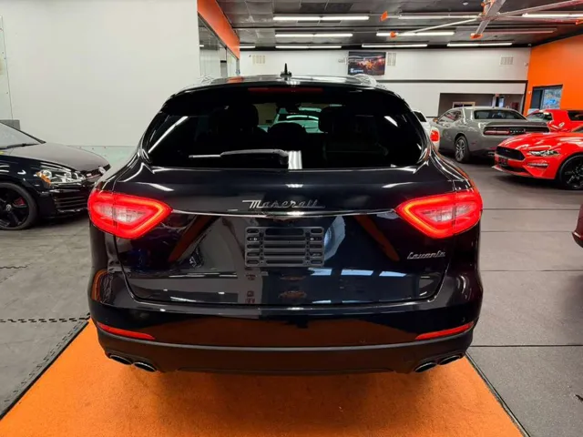 2017 Maserati Levante photo 3