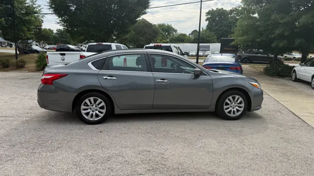 2017 Nissan Altima S - Photo 7