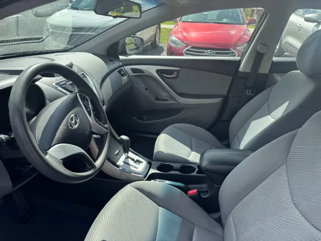 2011 Hyundai Elantra GLS photo 3