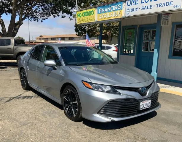 2020 Toyota Camry LE's photo