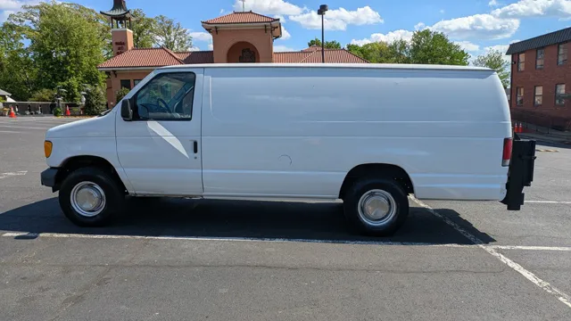 2006 Ford Econoline Van Commercial