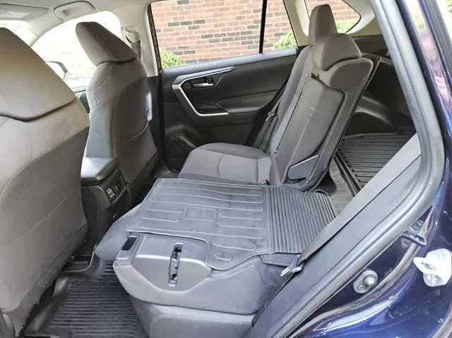 2022 Toyota RAV4 XLE photo 24