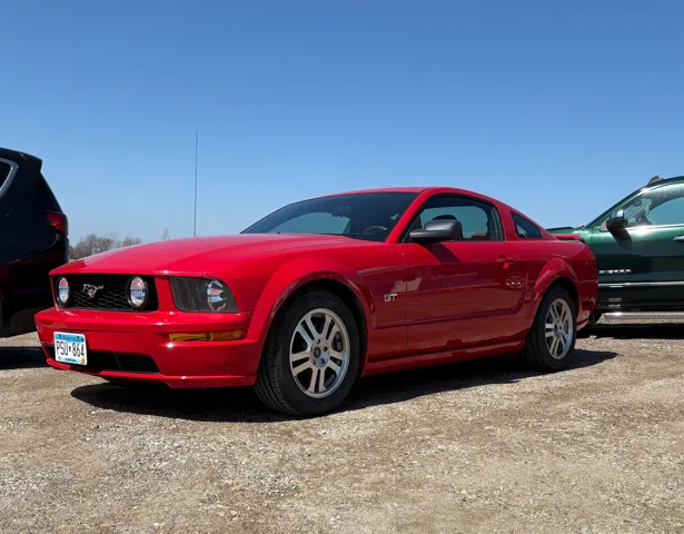 2005 Ford Mustang GT Deluxe