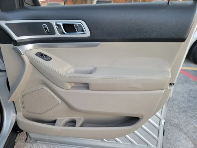 2011 Ford Explorer XLT - Photo 10