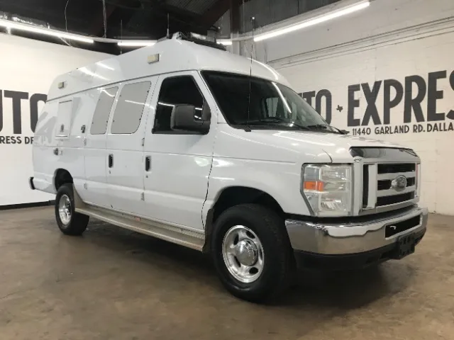 2013 Ford E-Series Econoline Van Commercial's photo