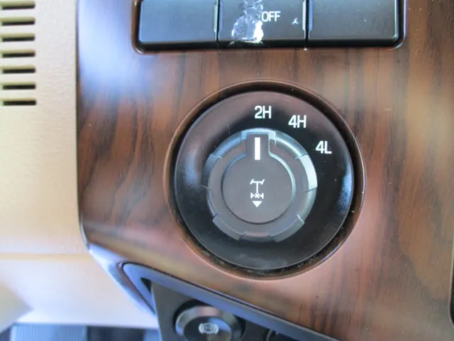 2015 Ford F-250 Lariat photo 17