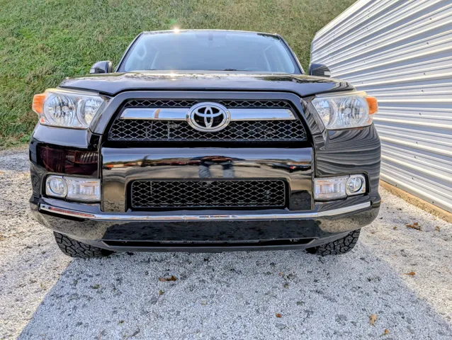 2011 Toyota 4Runner Limited 4WD V6 photo 2