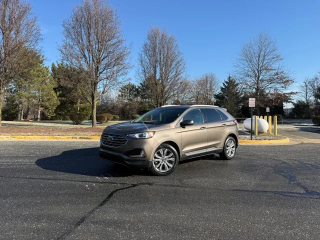 2019 Ford Edge Titanium's photo