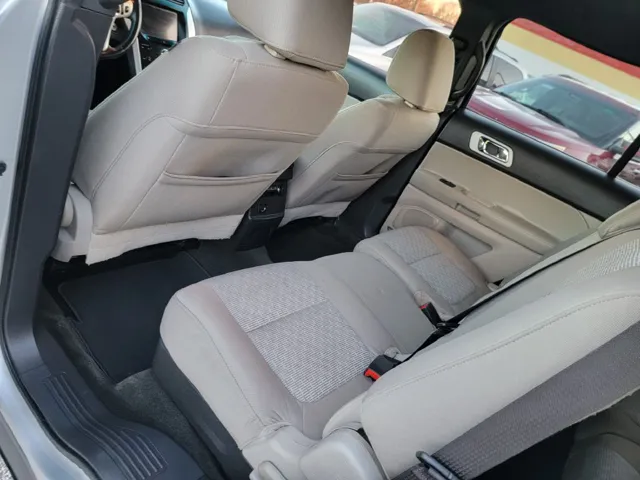 2011 Ford Explorer XLT - Photo 17