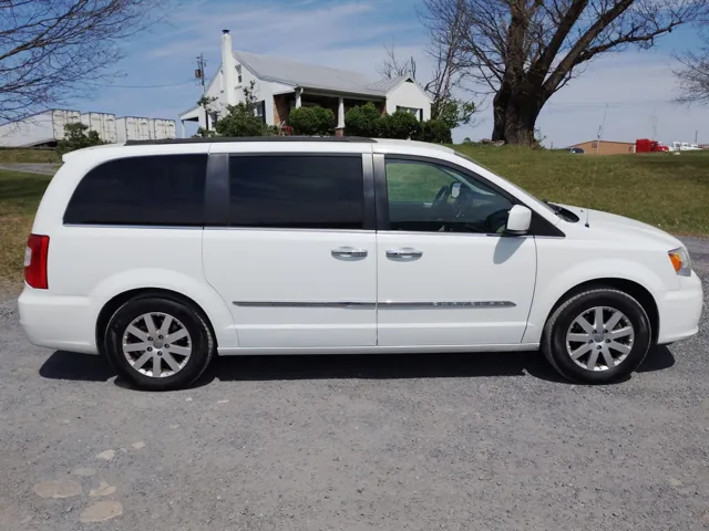 2016 Chrysler Town & Country Touring