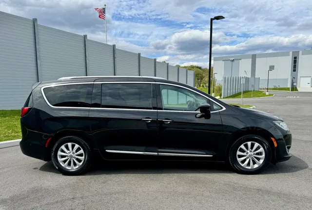 2018 Chrysler Pacifica Touring L - Photo 10