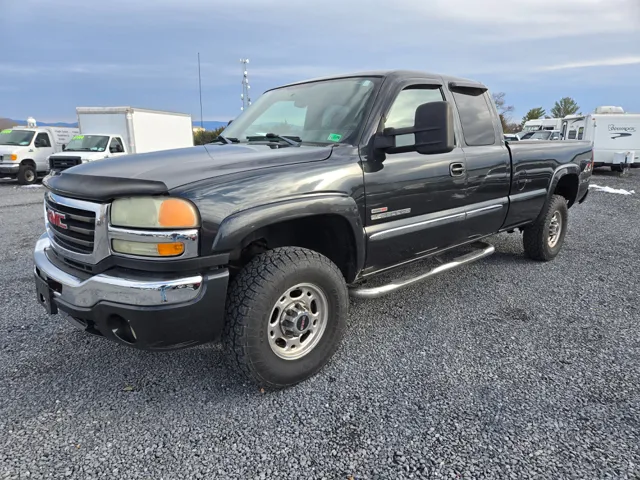 2004 GMC Sierra 2500HD Work Truck's photo