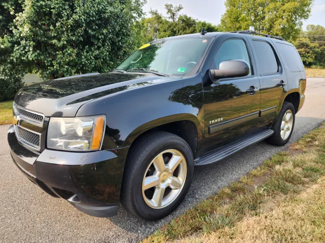 2011 Chevrolet Tahoe LT photo 2