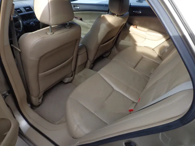 2004 Honda Accord LX - Photo 8