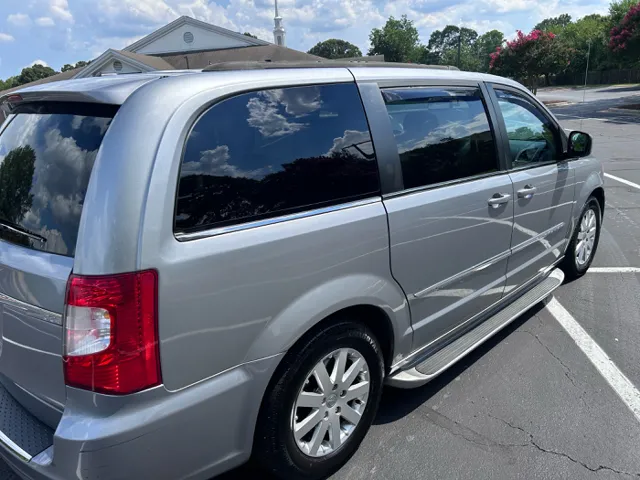 2015 Chrysler Town & Country Touring - Photo 8