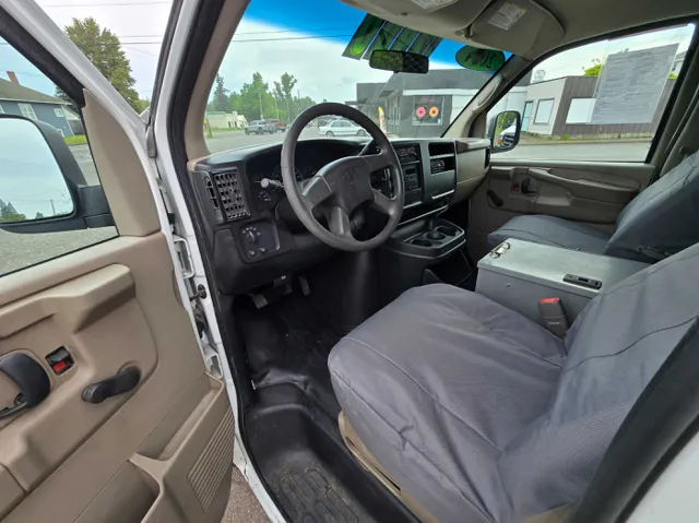 2004 Chevrolet Express Base - Photo 10