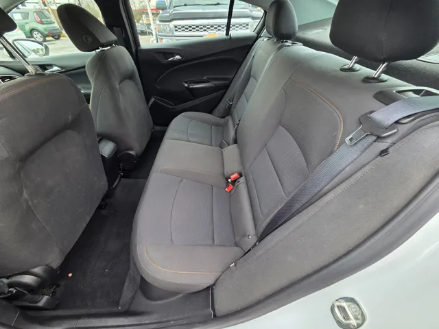 2019 Chevrolet Cruze LS - Photo 7