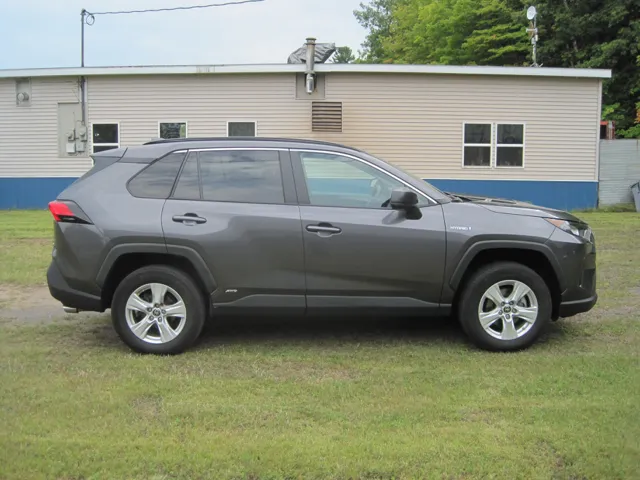 2021 Toyota RAV4 LE - Photo 6