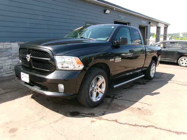 2018 RAM 1500 Express 4x4 Quad Cab 6'4's photo