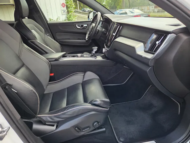 2020 Volvo XC60 R-Design - Photo 33
