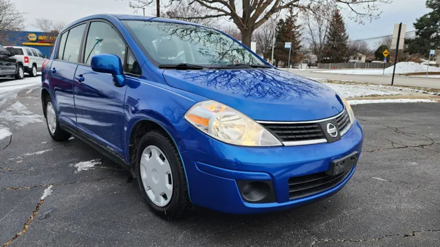2007 Nissan Versa S's photo