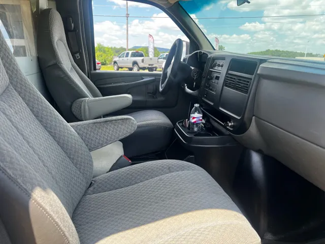 2003 Chevrolet Express Base - Photo 8