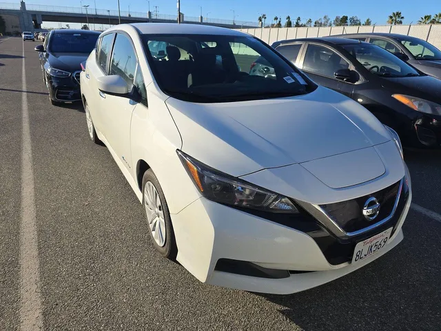 2019 Nissan Leaf S's photo