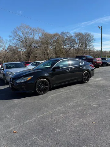 2018 Nissan Altima SR's photo