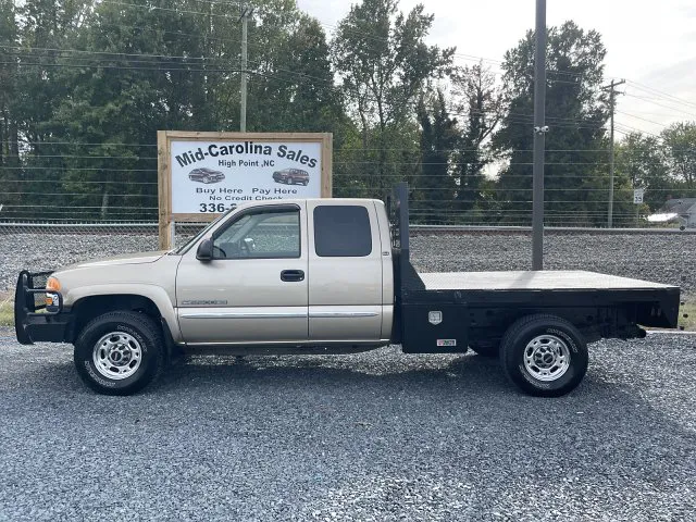 2005 GMC Sierra 2500HD Work Truck's photo