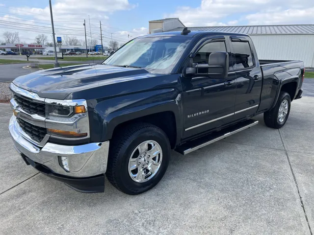2017 Chevrolet Silverado 1500 LT photo 4