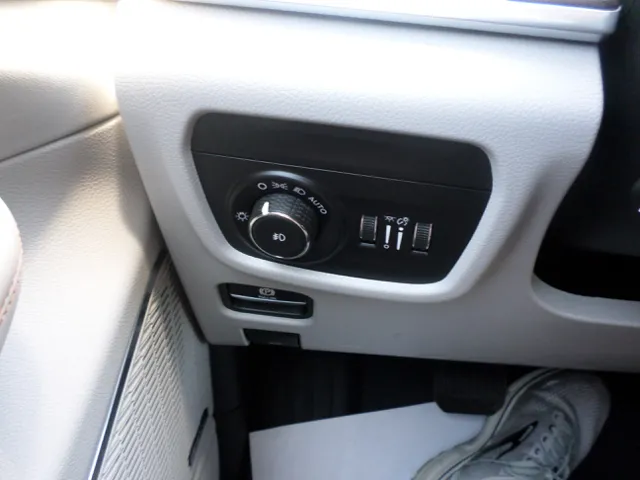 2023 Jeep Grand Cherokee Overland - Photo 28