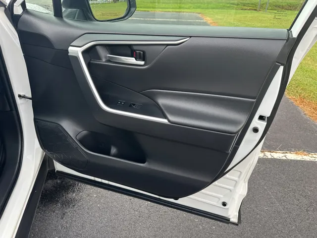 2022 Toyota RAV4 XLE - Photo 23