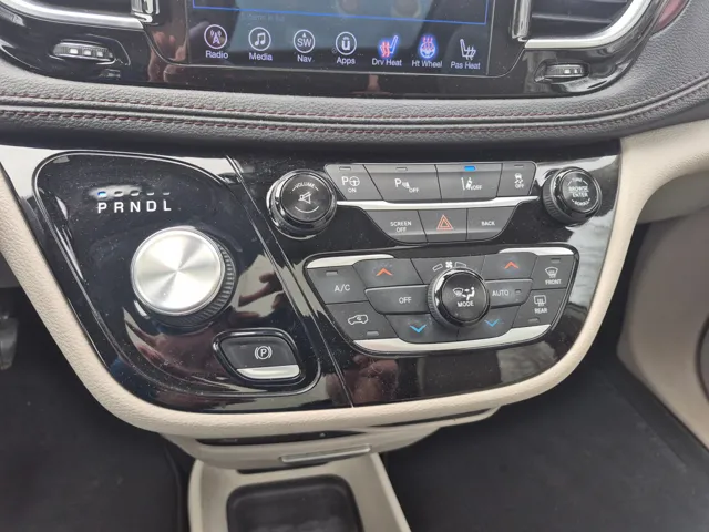 2017 Chrysler Pacifica Limited - Photo 28