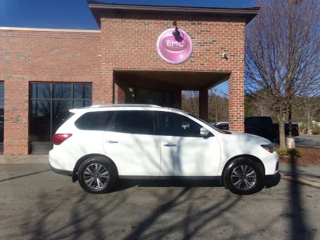 2017 Nissan Pathfinder S's photo