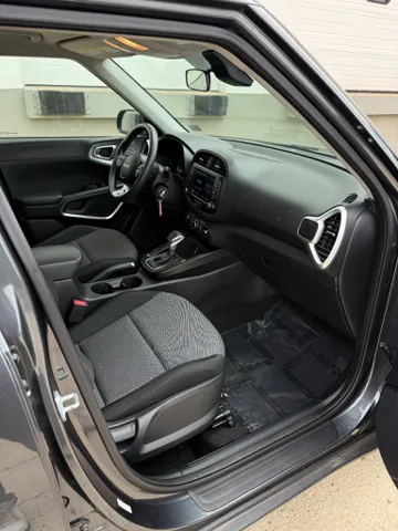 2023 Kia Soul LX - Photo 13