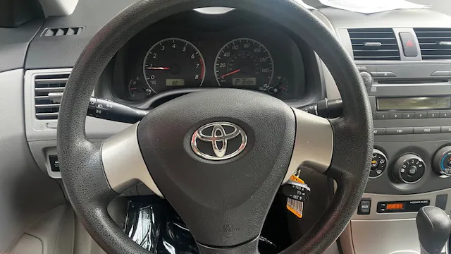 2011 Toyota Corolla LE - Photo 8