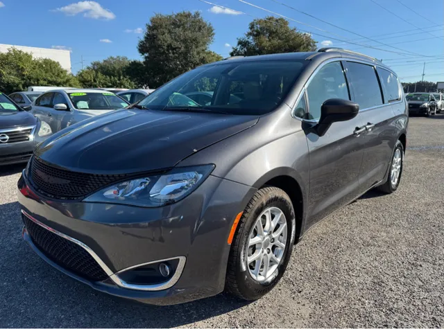 2020 Chrysler Voyager's photo