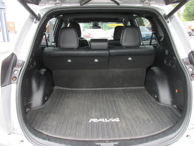 2016 Toyota RAV4 SE - Photo 8
