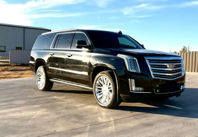 2019 Cadillac Escalade ESV Platinum's photo